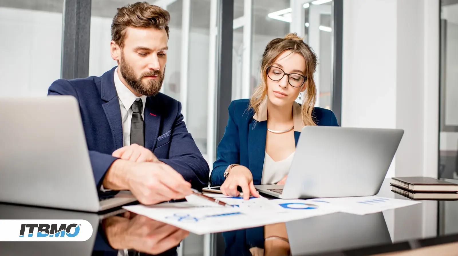 How does the IT financial management process improve cost control in organizations